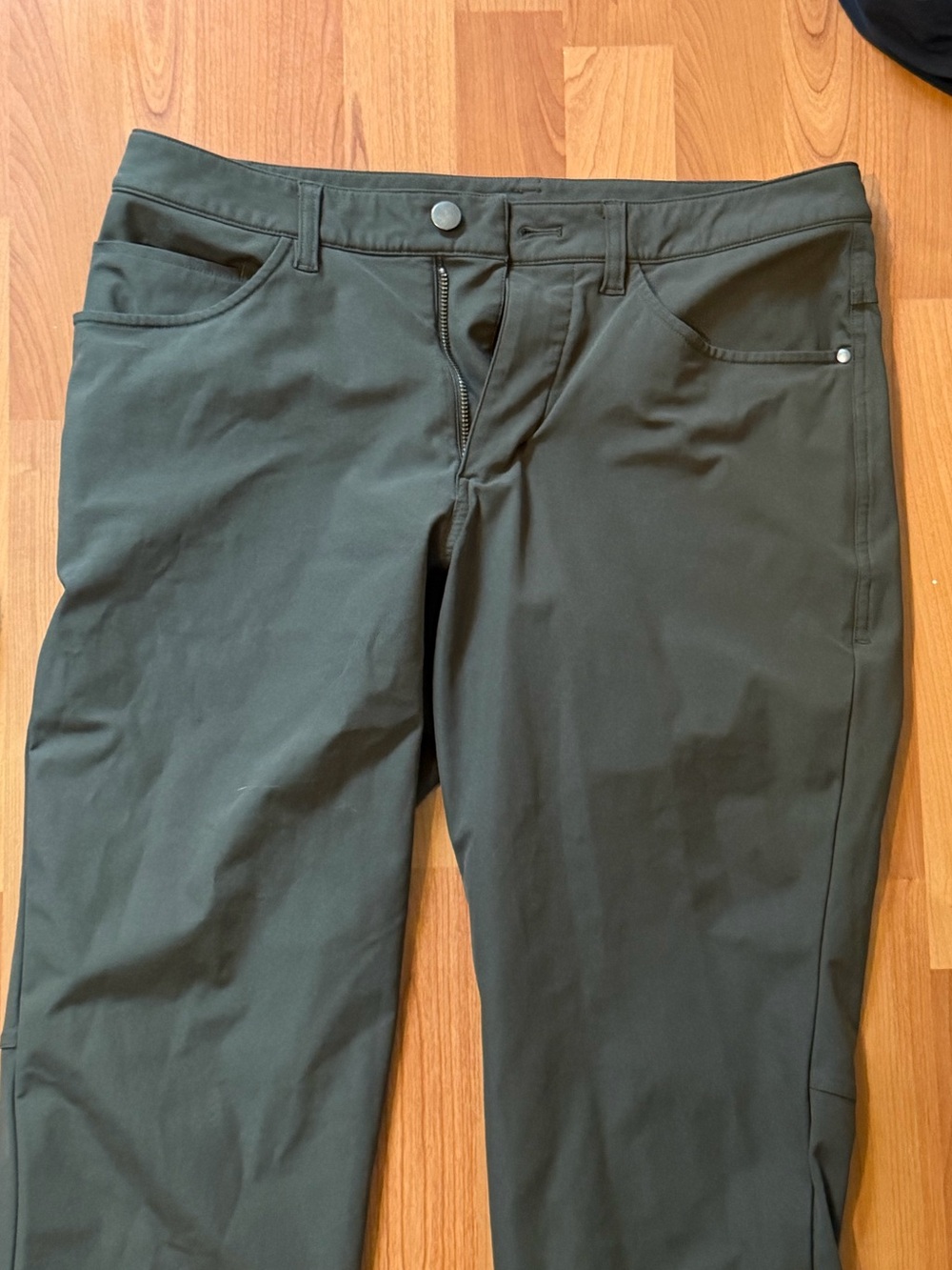 Lululemon green ABC straight pants 30 x 32
